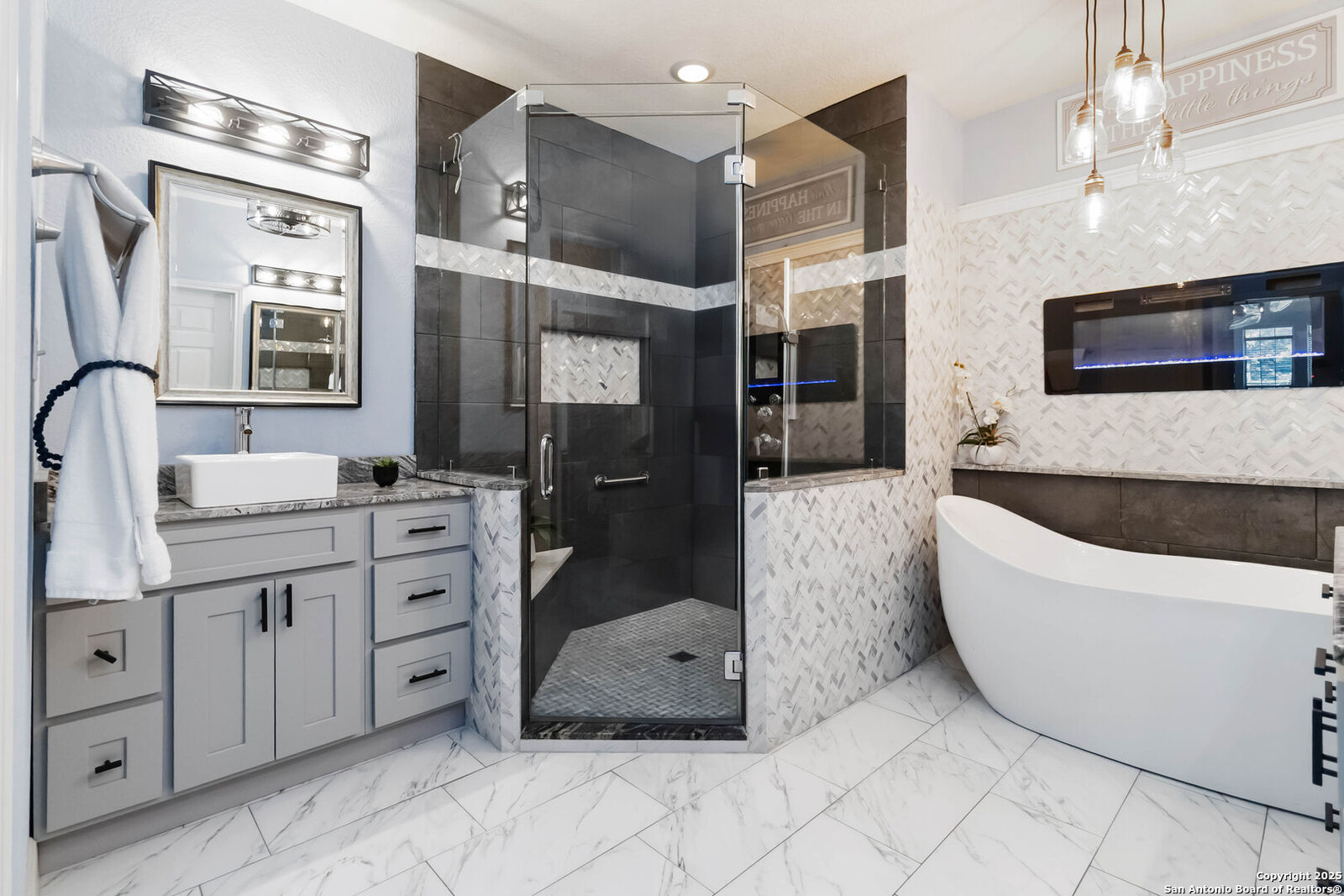 Property Photo: 345 Blackbird TX 78070