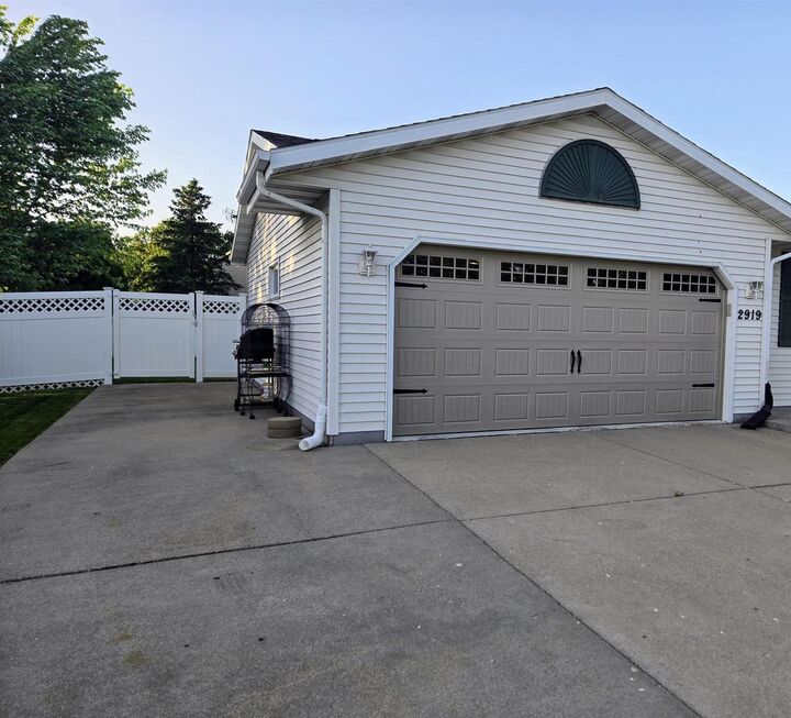 Property Photo: 2919 Quebec Lane WI 53545