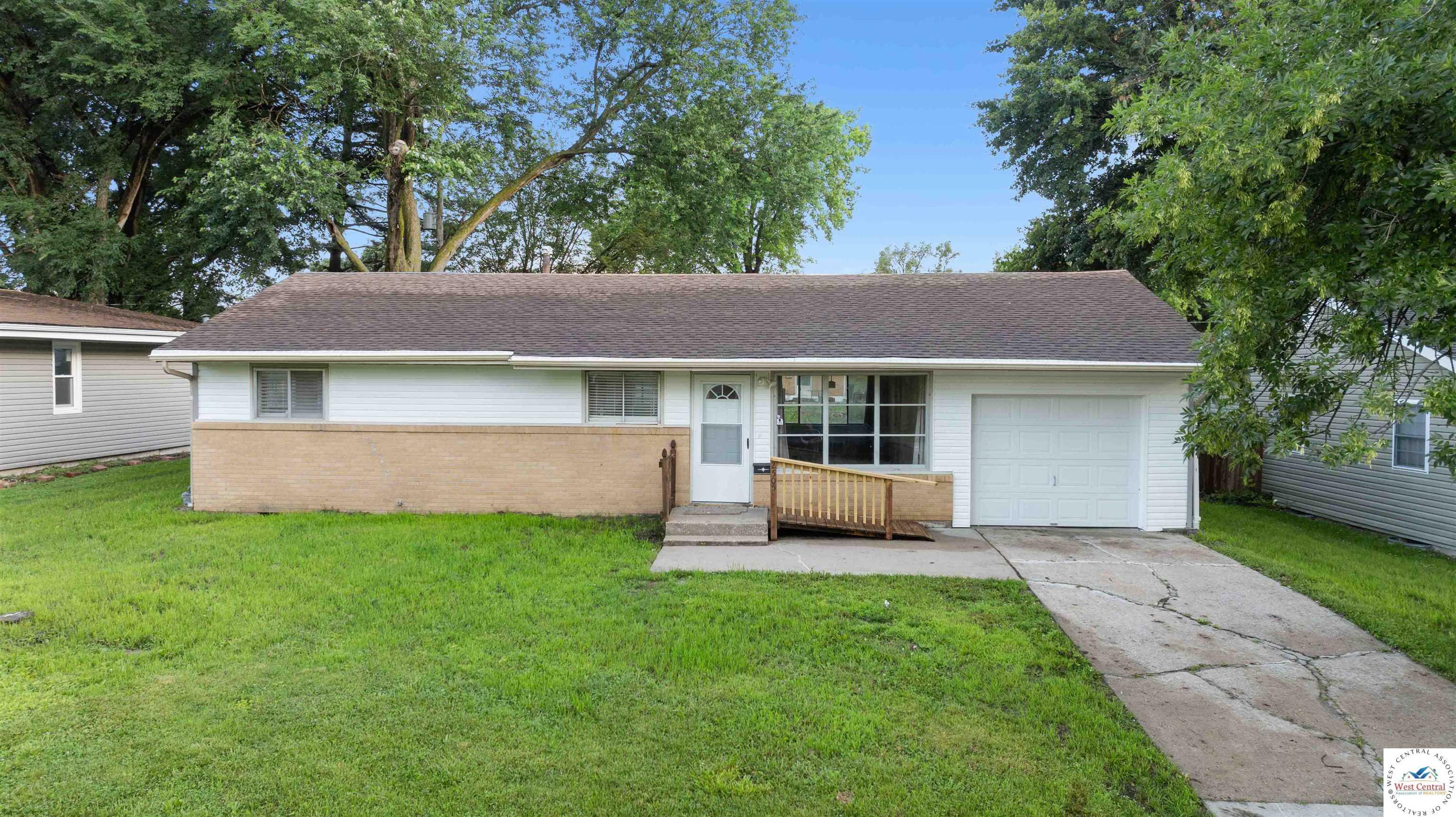 2505 Albert Lee  Sedalia MO 65301 photo