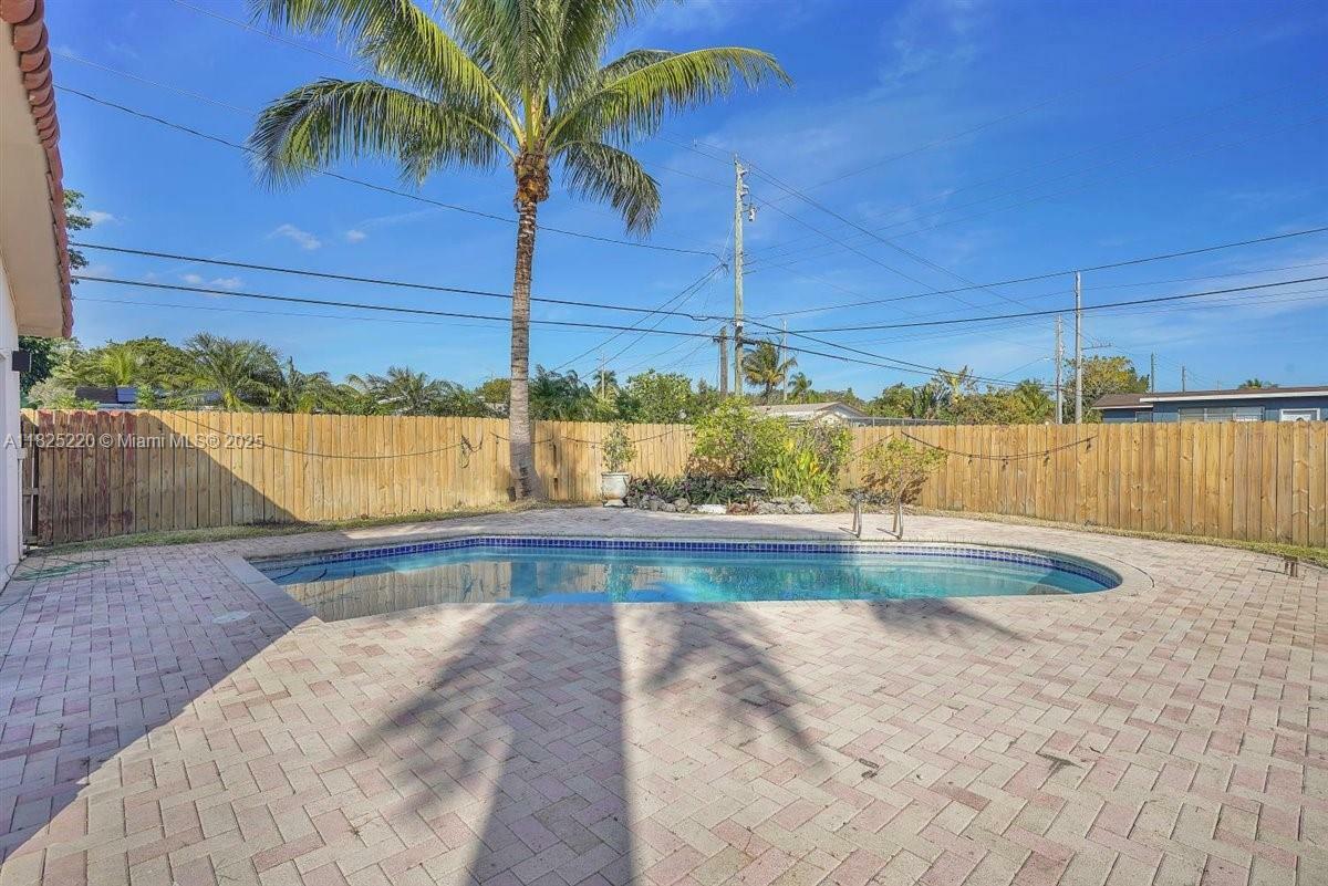 Property Photo:  2005 N 36th Ave  FL 33021 