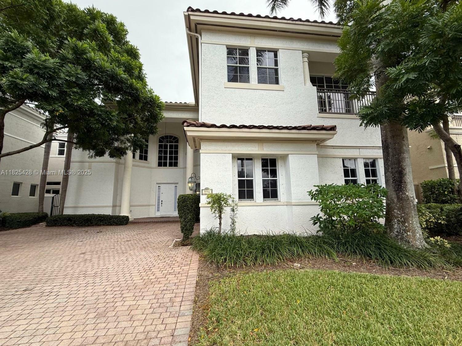 Property Photo: 996 Sanibel Dr FL 33019