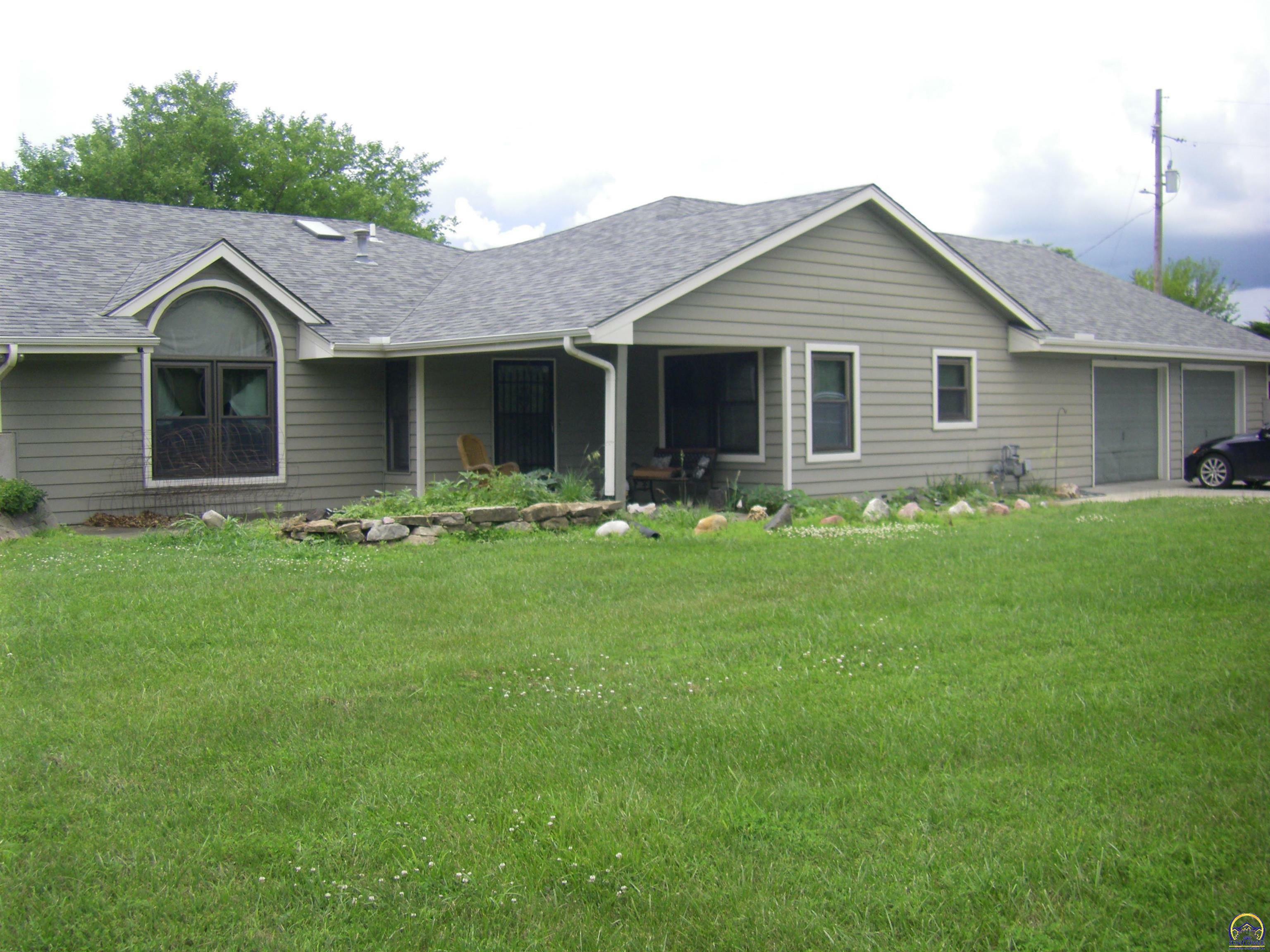 Property Photo: 4439 NE Meriden Rd KS 66617