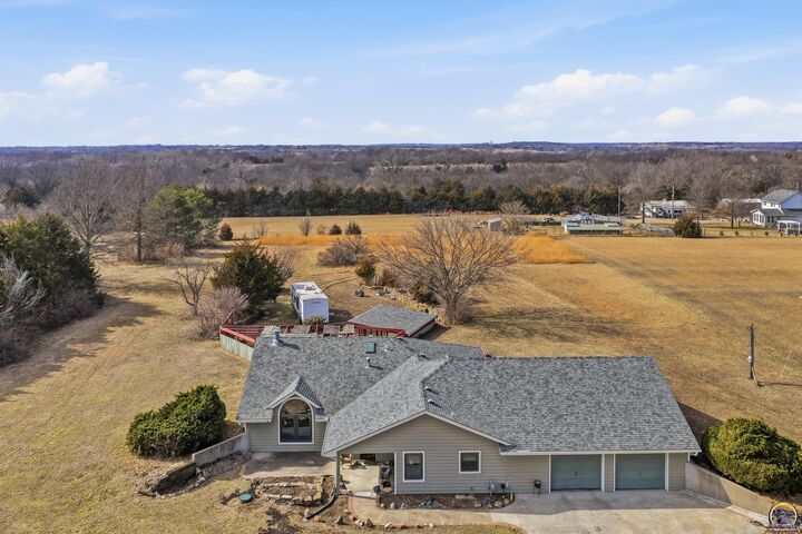 Property Photo:  4439 NE Meriden Rd  KS 66617 
