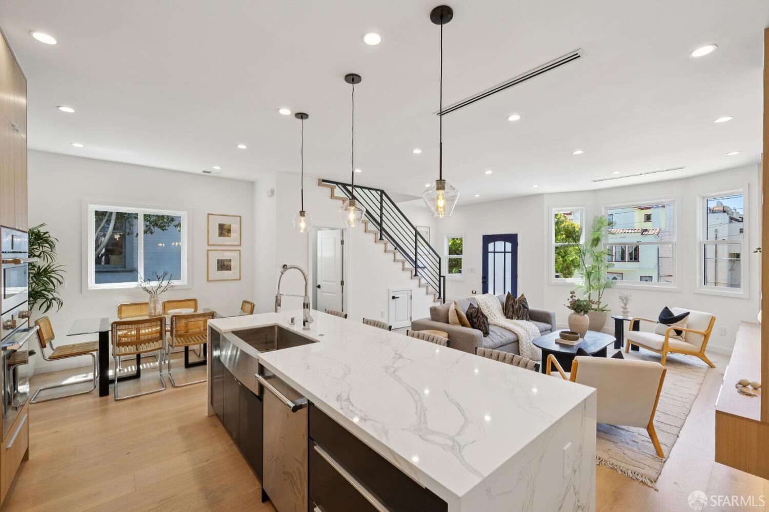 Property Photo:  331 London Street  CA 94112 