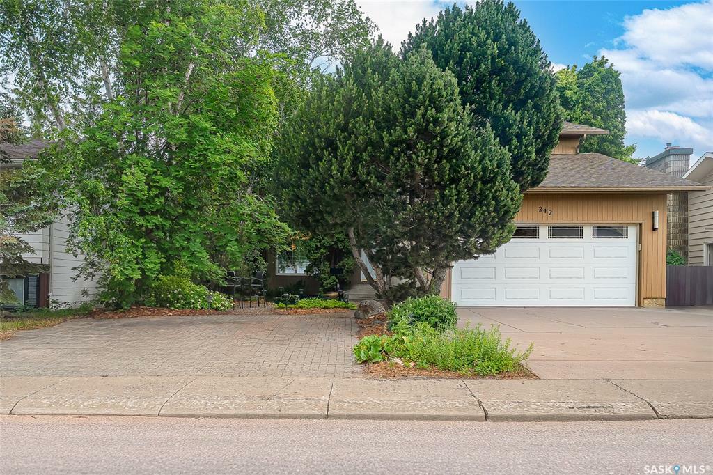 Property Photo: 242 Dore Crescent SK S7K 4X9