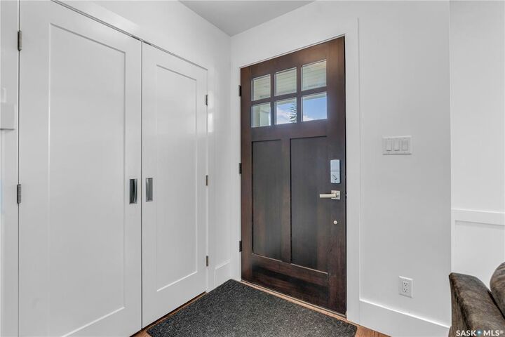 Property Photo:  1315A 11th Street E  SK S7H 0G4 
