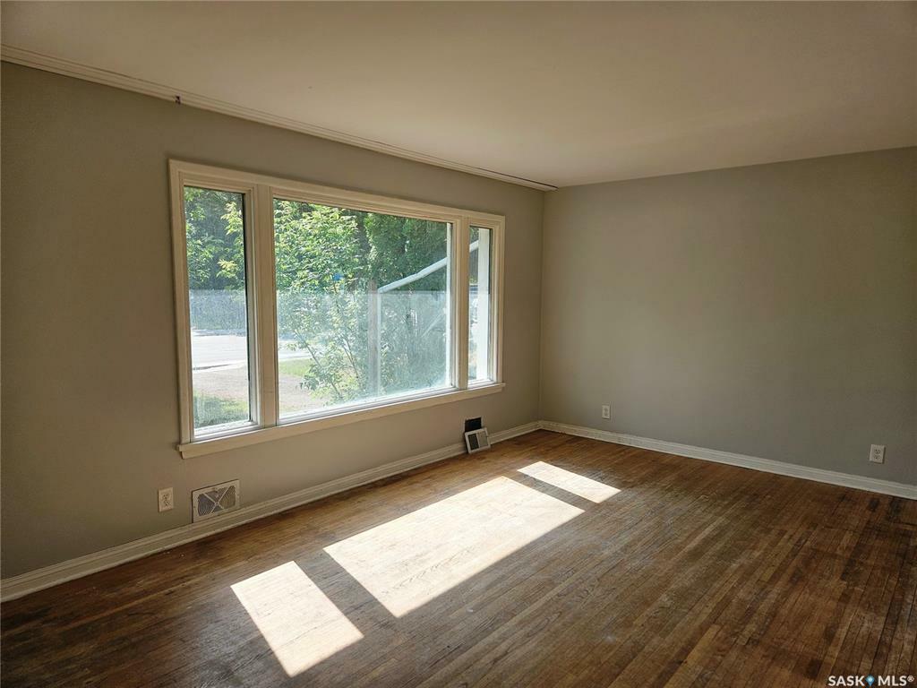 Property Photo: 2526 Broadway Avenue SK S7J 0Z2