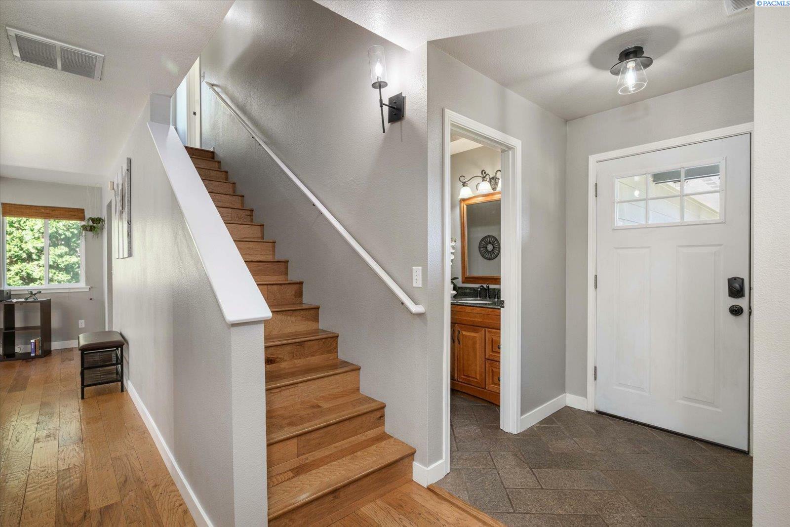 Property Photo:  2330 Hummingbird Lane  WA 99353 