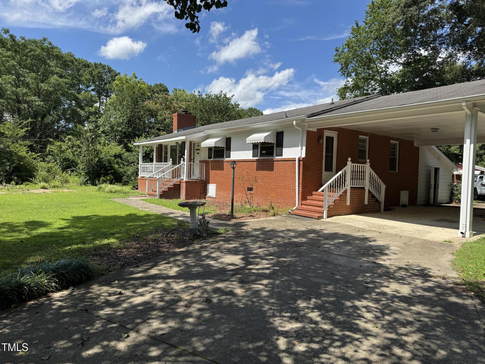 Property Photo: 607 S Smithfield Road NC 27545