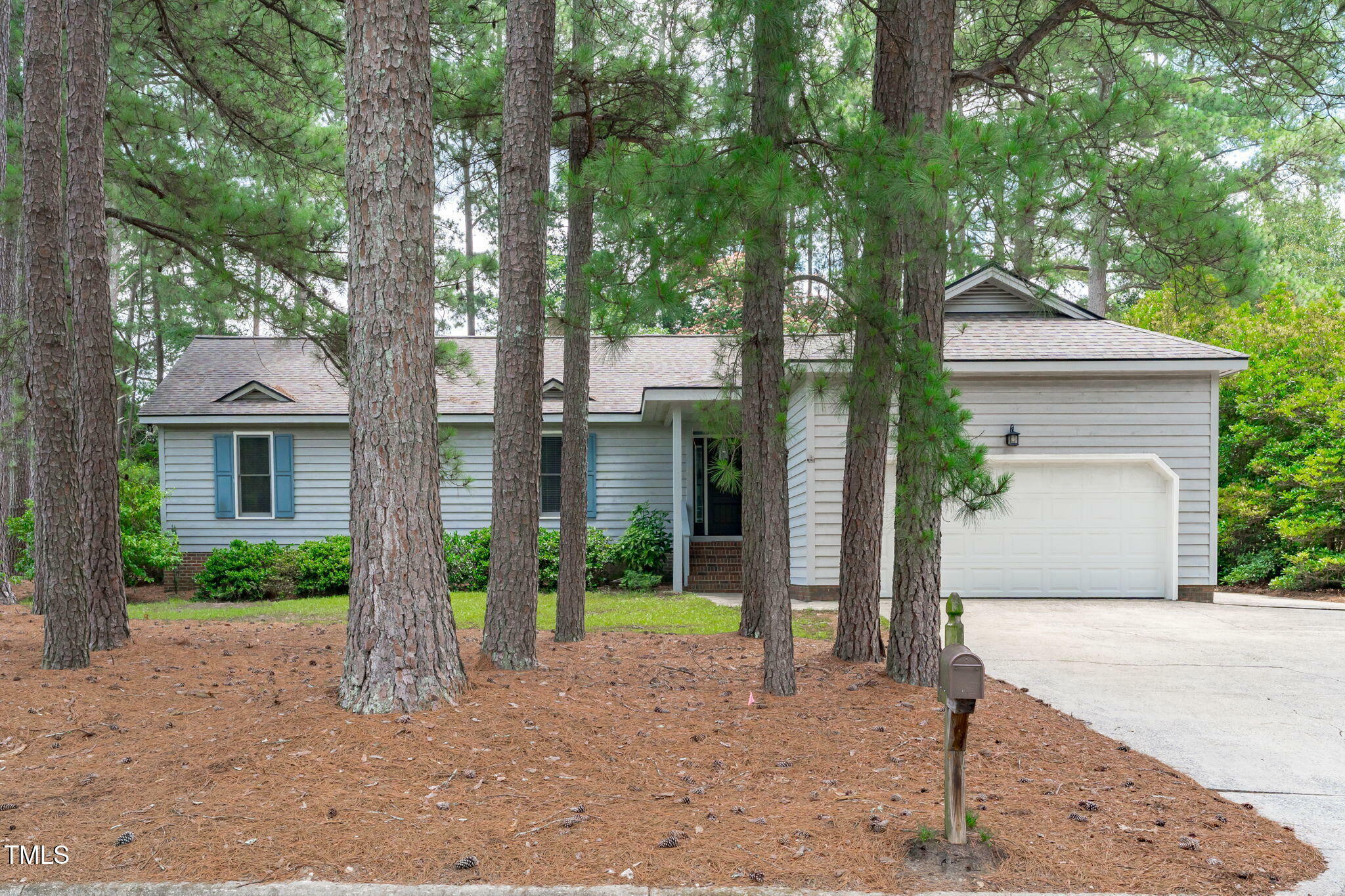Property Photo: 502 Hillcrest Road NC 27502