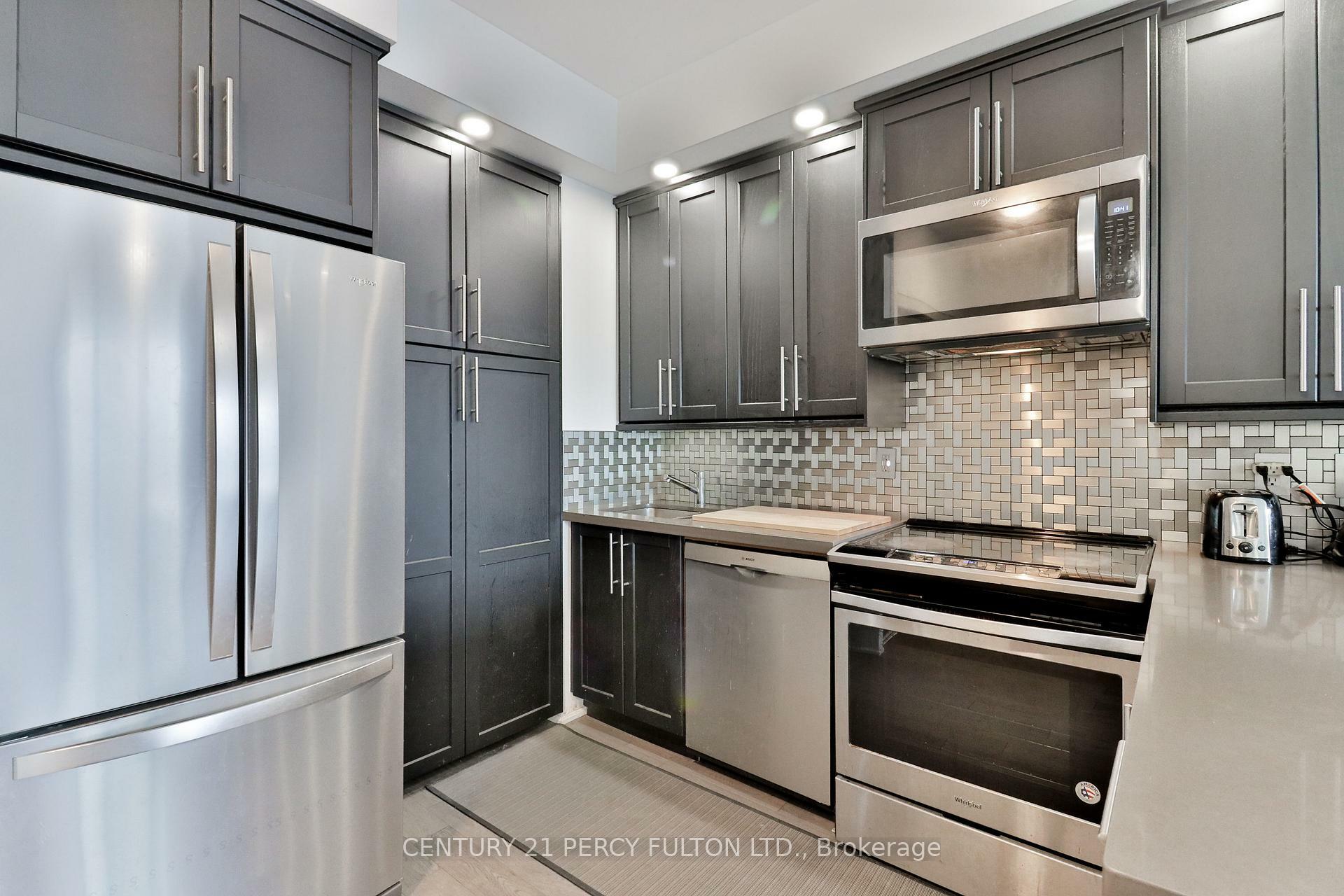 Property Photo: 181 Wynford Drive 1201 ON M3C 0C6