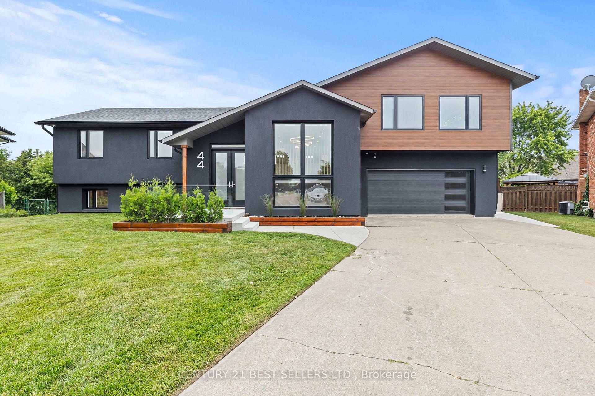 Property Photo: 44 Farewell Crescent ON L0R 2A0