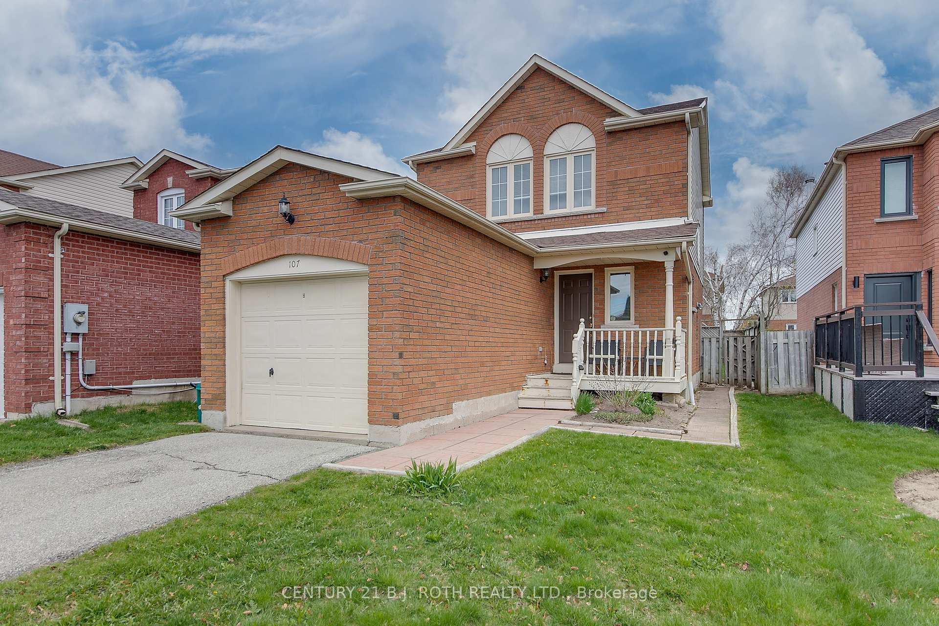 Photo de la propriété: 107 Laidlaw Drive N ON L4N 7R9