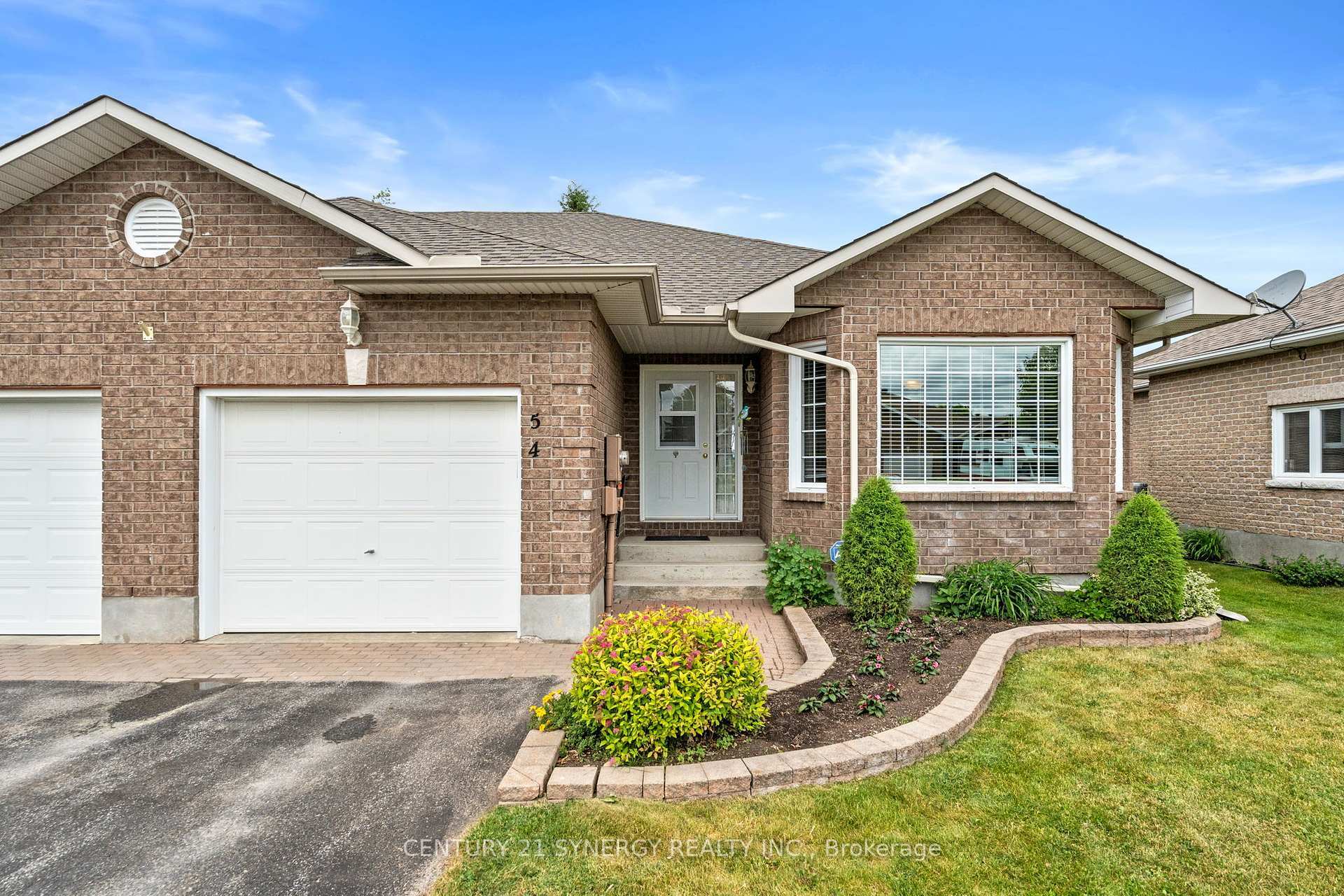 Property Photo: 54 Dr. Gordon Crescent ON K0G 1J0