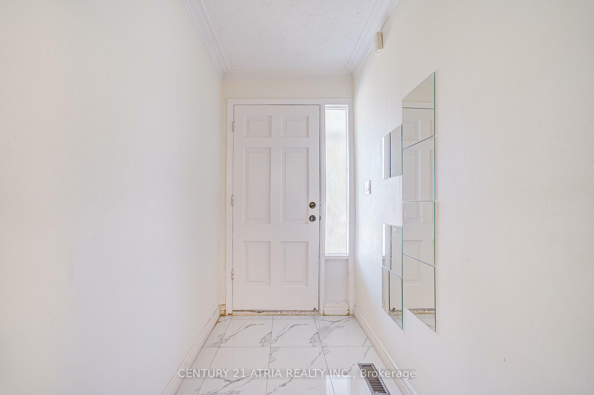 Photo de la propriété: 113 Oak Avenue ON L4C 6R6