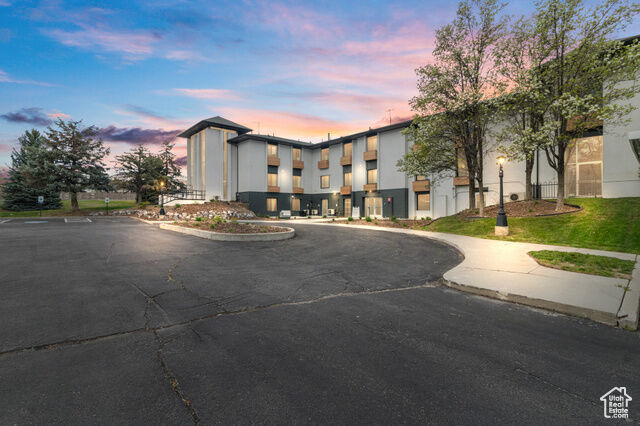 Property Photo:  404 E 5600 S  UT 84107