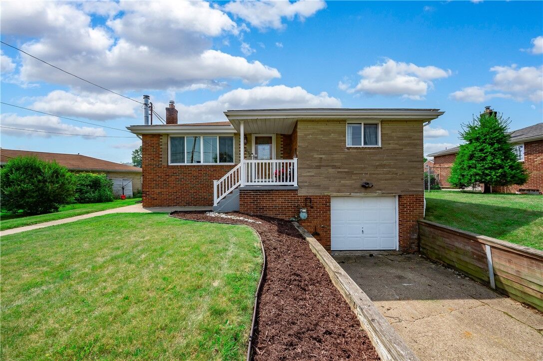 Property Photo: 1072 North Ave PA 15005