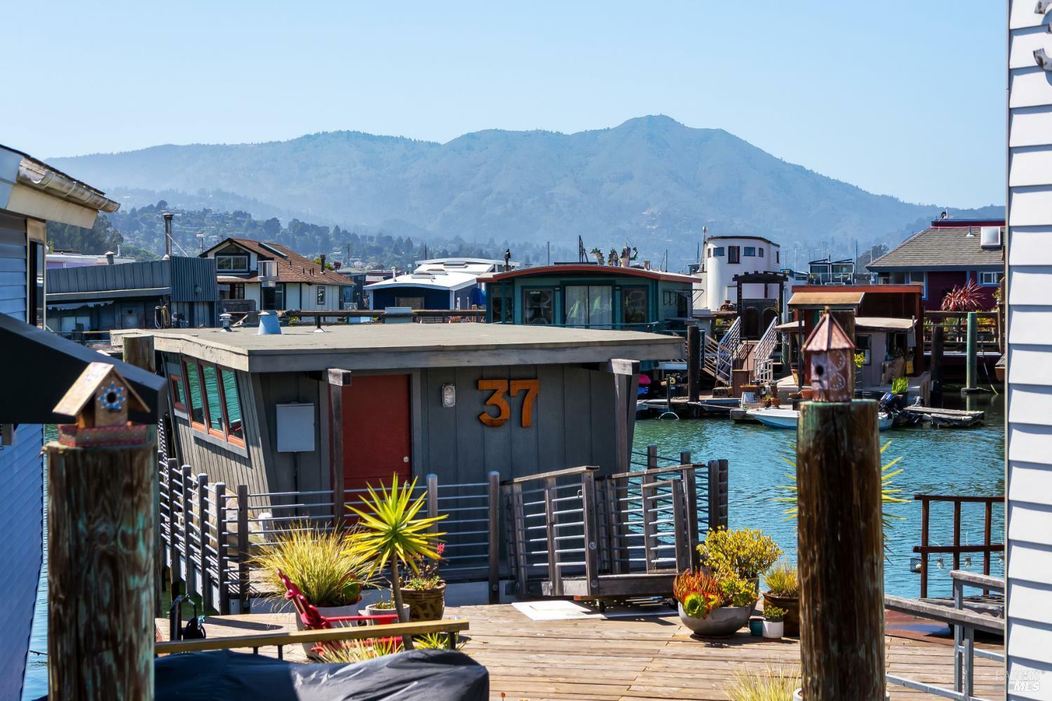 Property Photo: 37 South 40 Dock CA 94965