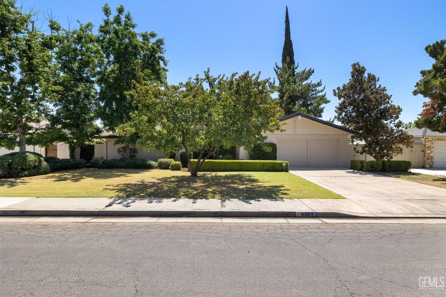 600 Jamaica Way  Bakersfield CA 93309 photo