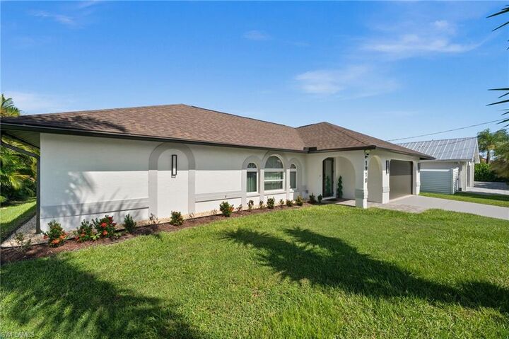 Property Photo:  1910 SE 10th Pl  FL 33990 