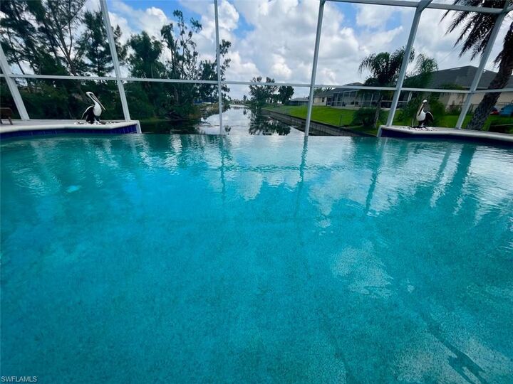 Property Photo:  501 SE 16th St  FL 33990 