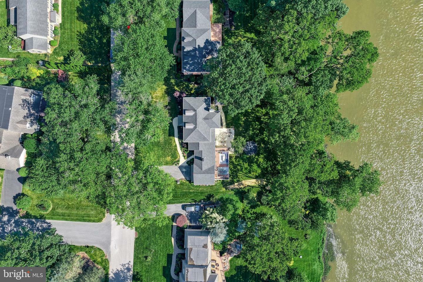 Property Photo: 215 E Lauer Lane PA 17011