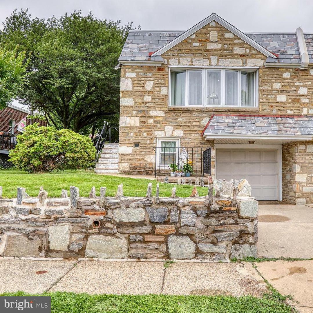 Property Photo: 2913 Walnut Hill Street PA 19152