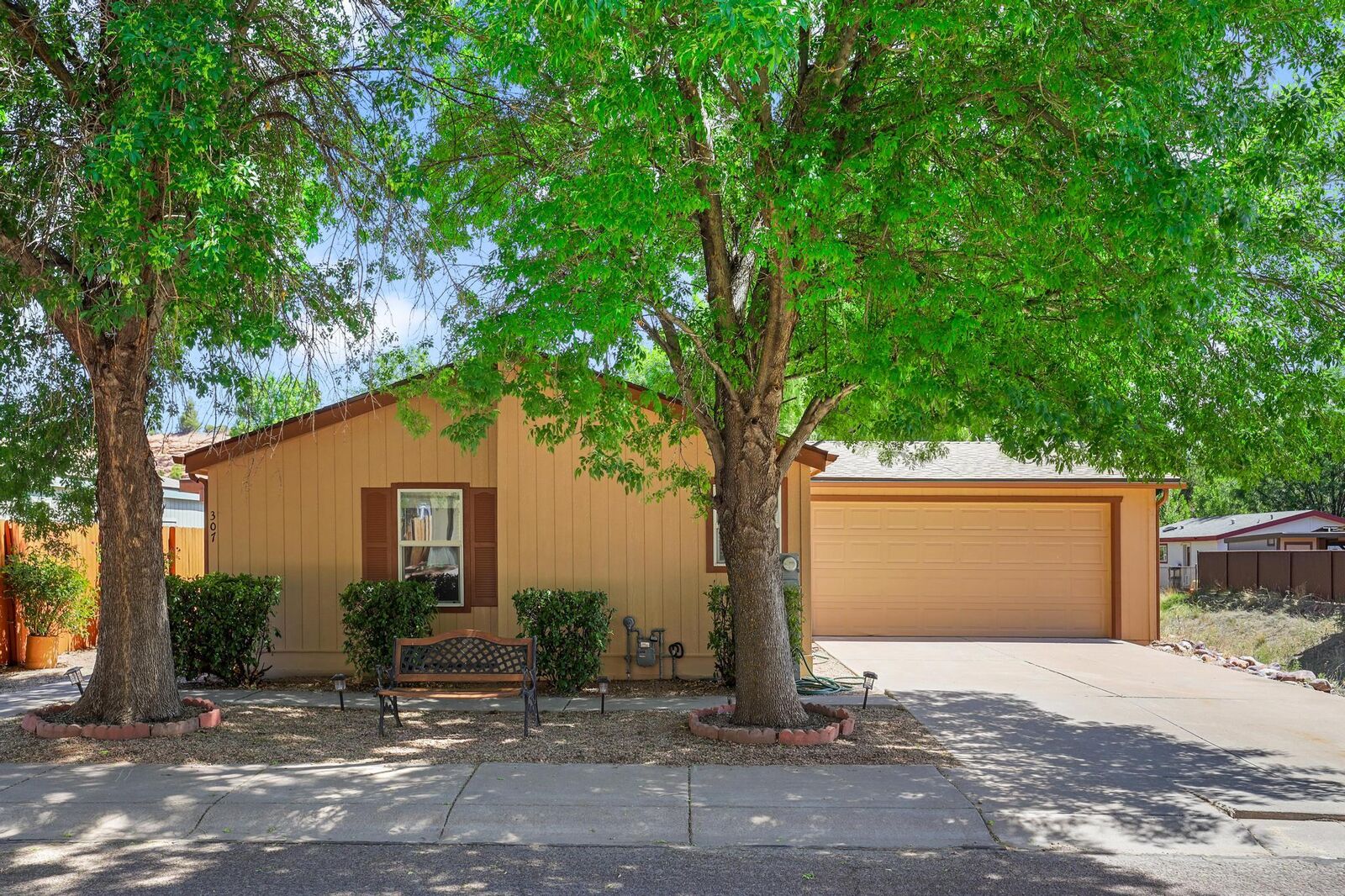 Property Photo: 307 E Acorn Trail AZ 85541