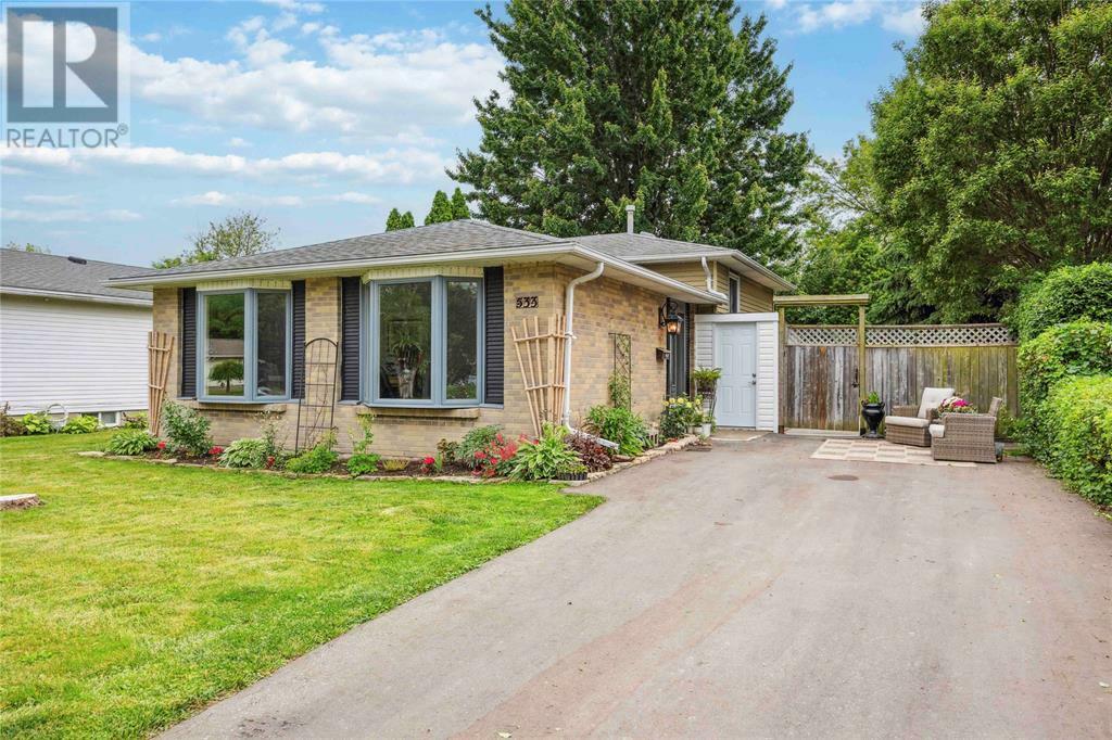 Photo de la propriété:  533 Cardiff Drive  ON N7S 4B8 