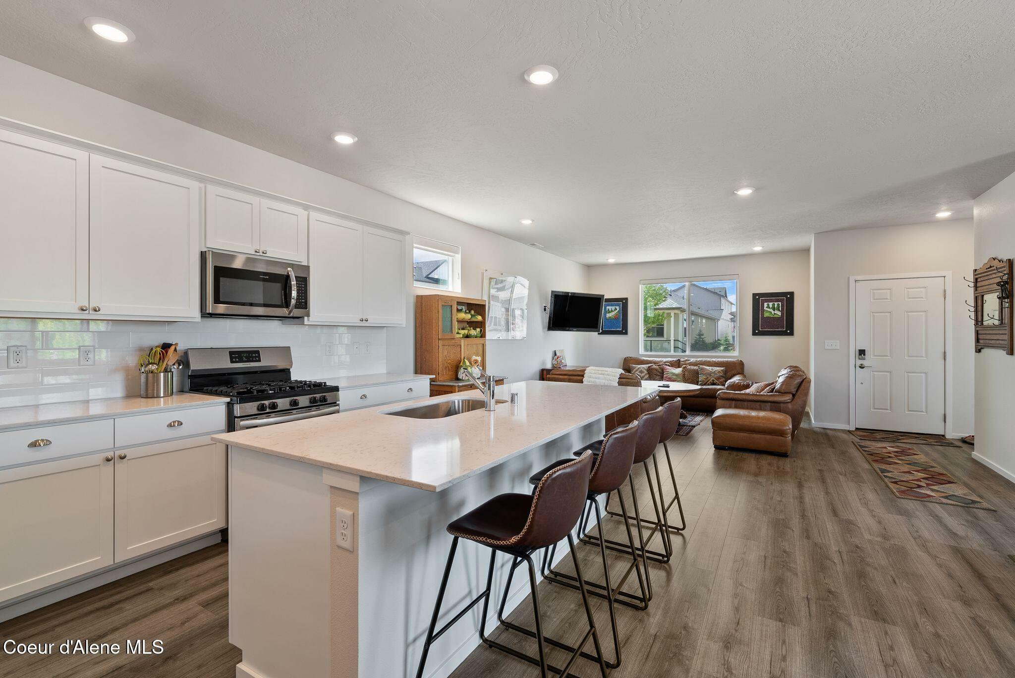 Property Photo: 2962 N Swainson Ln WA 99019