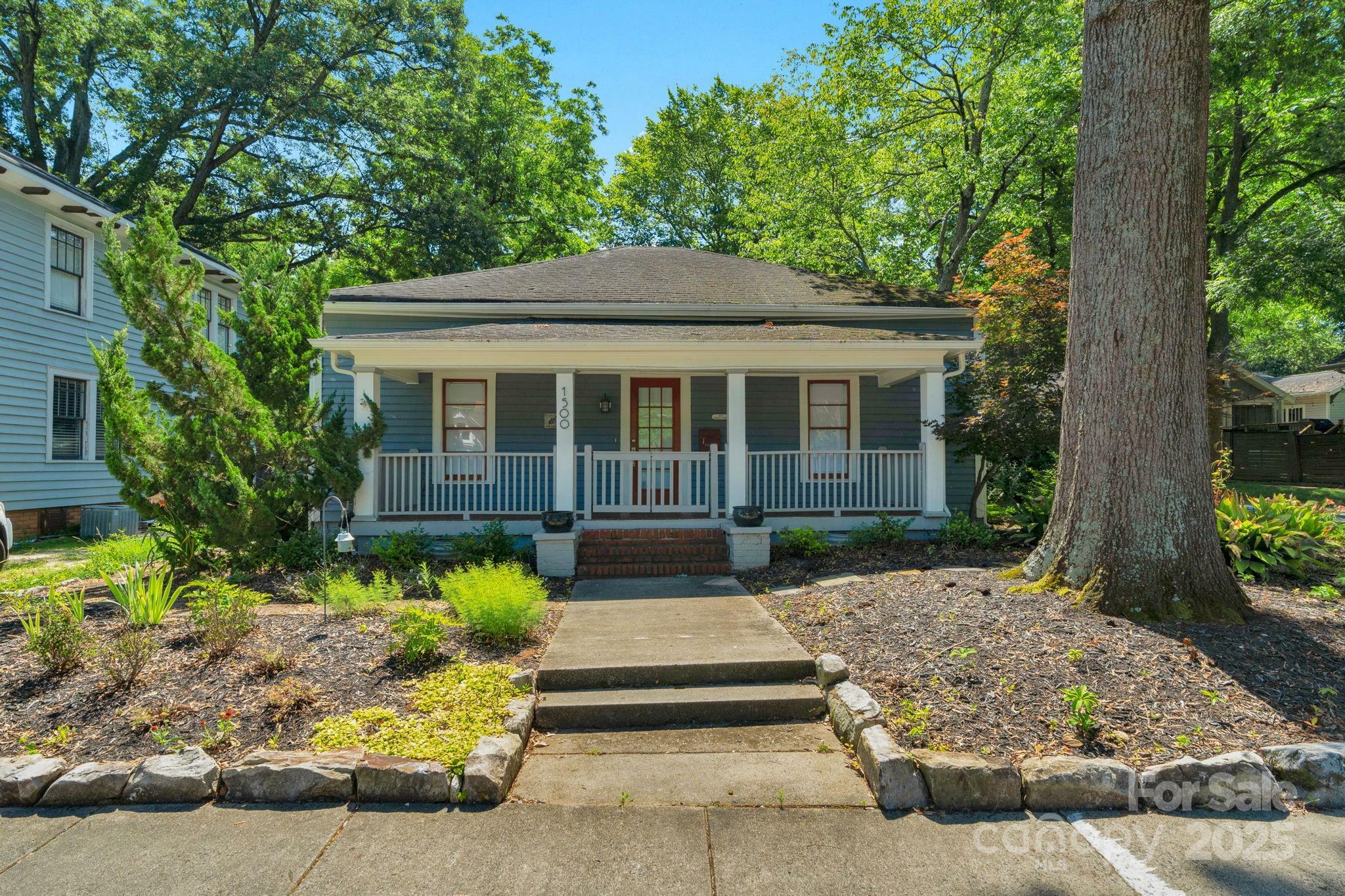 Property Photo: 1500 Pecan Avenue NC 28205