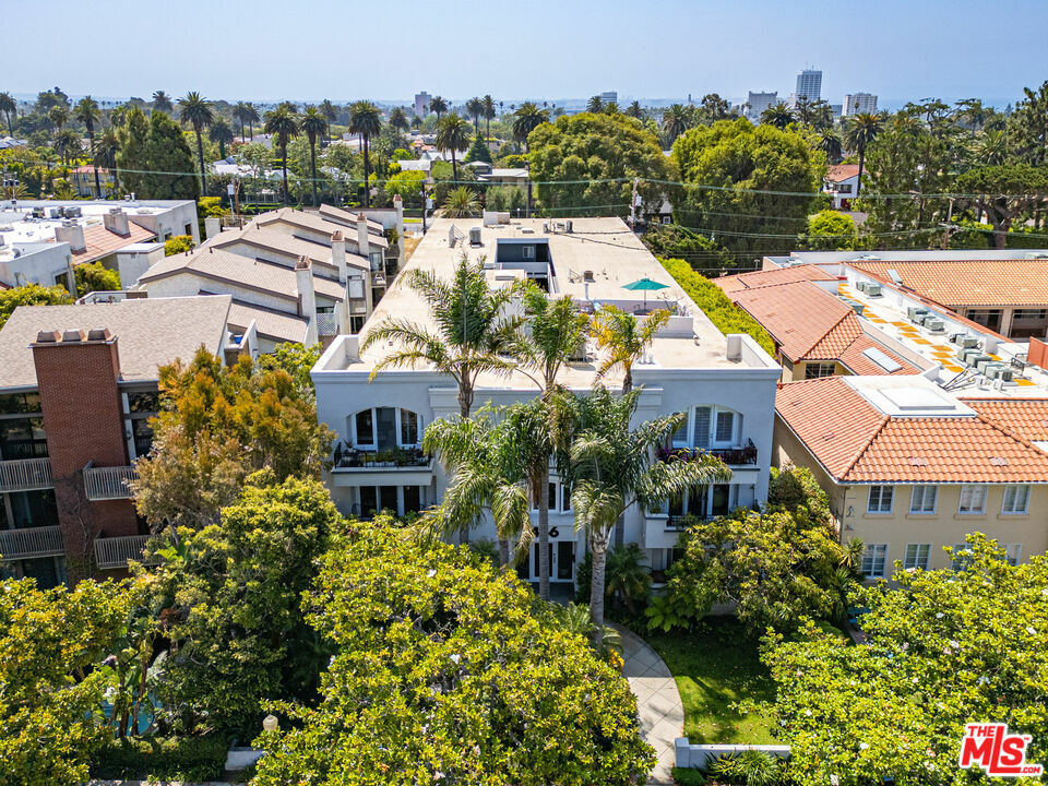 Property Photo: 446 San Vicente Blvd CA 90402