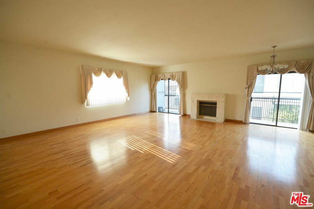 Property Photo: 11737 Darlington Ave CA 90049