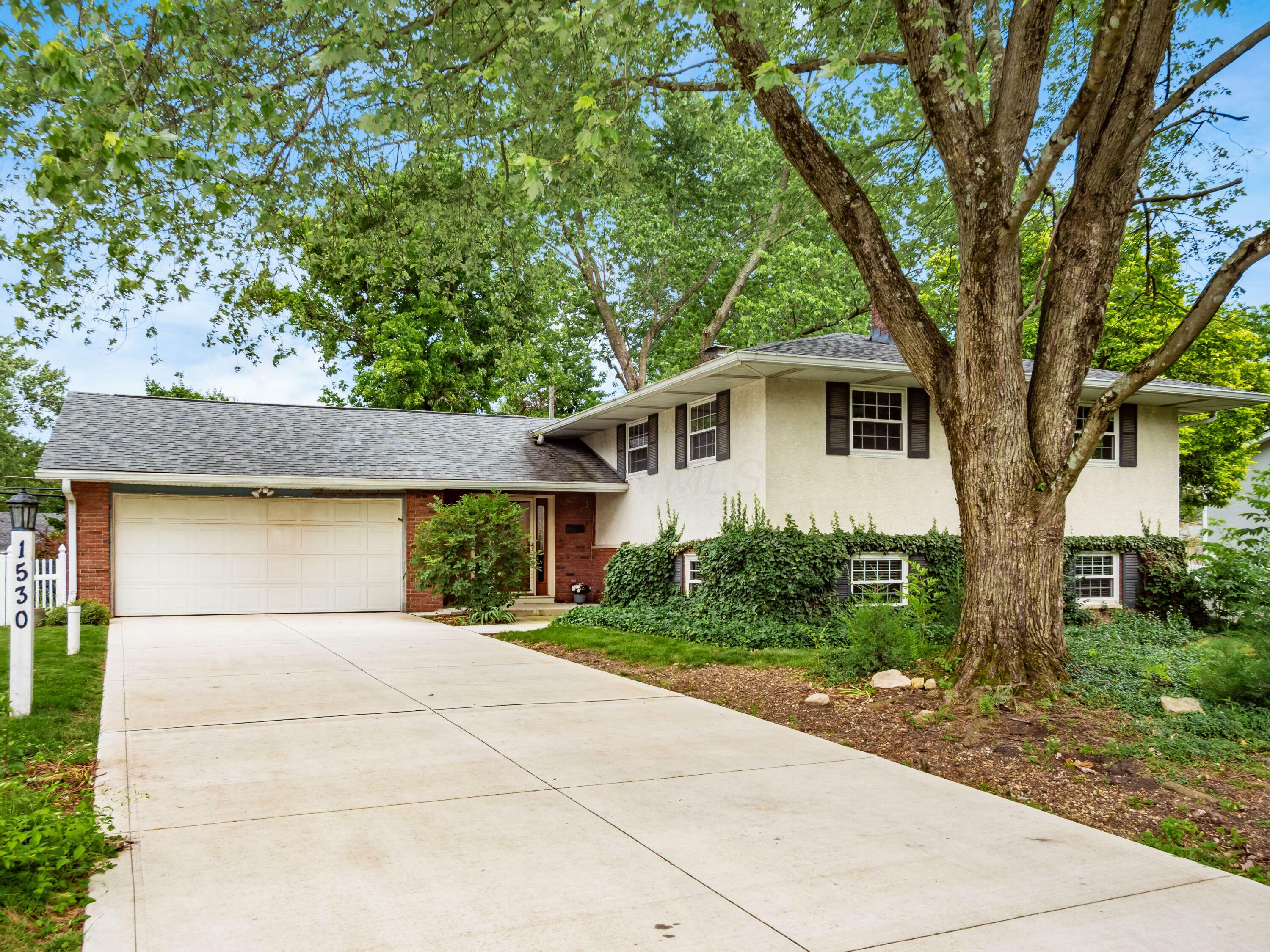 Property Photo: 1530 Pemberton Drive OH 43221