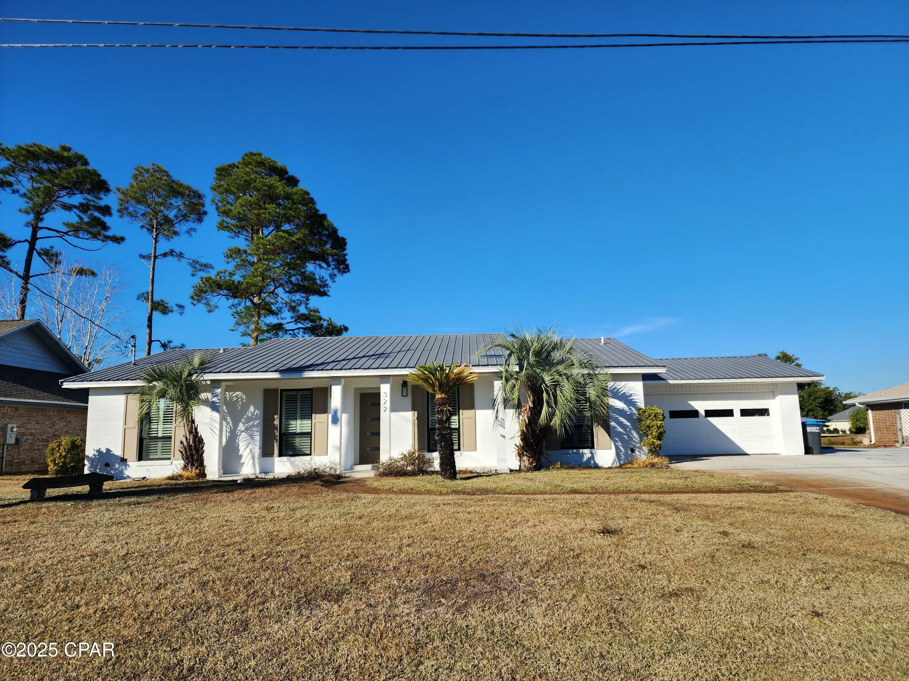 Property Photo: 322 Greenwood Circle FL 32407