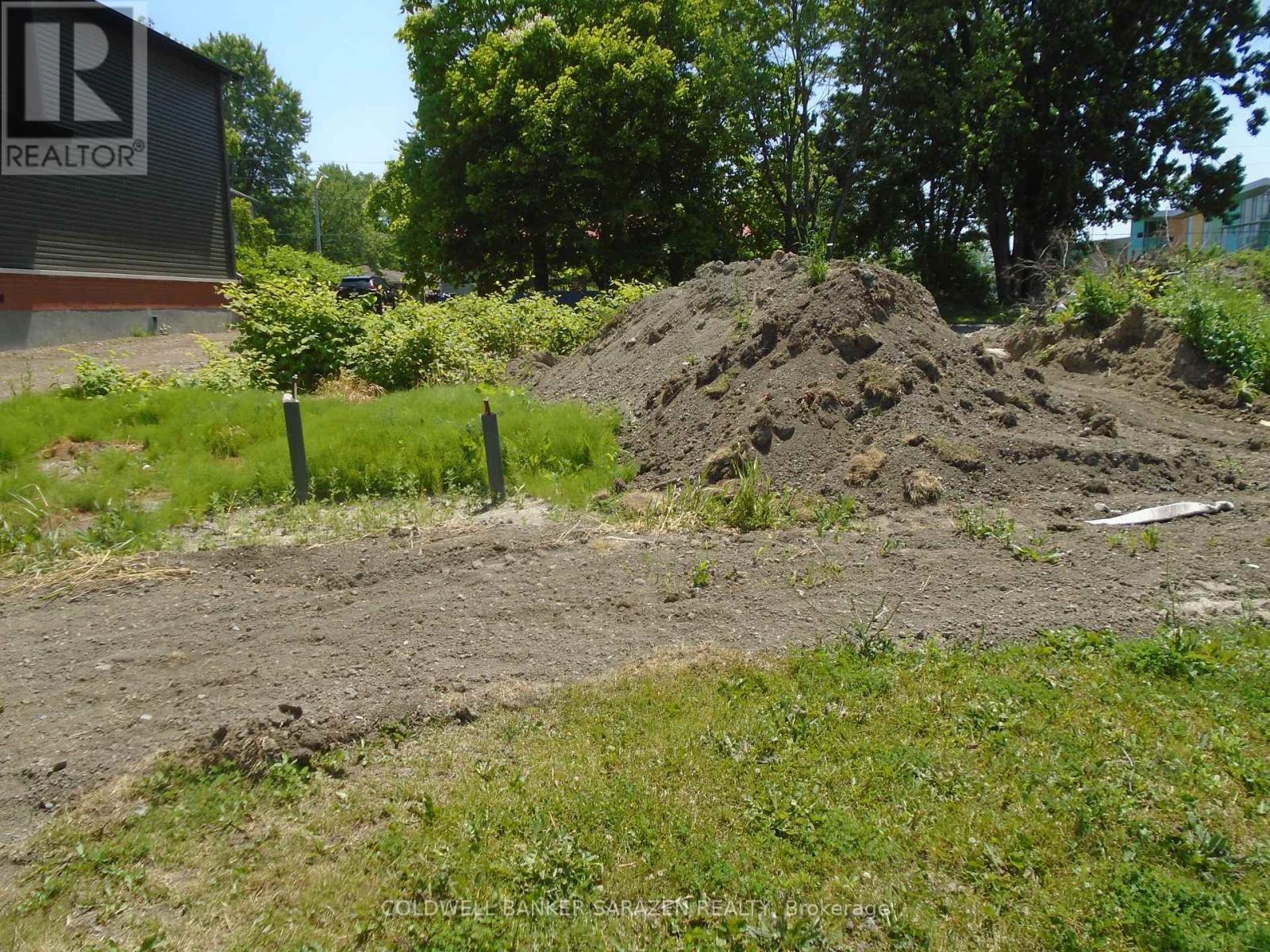 Property Photo: 283 Enclave Walk East ON K4B 1H9