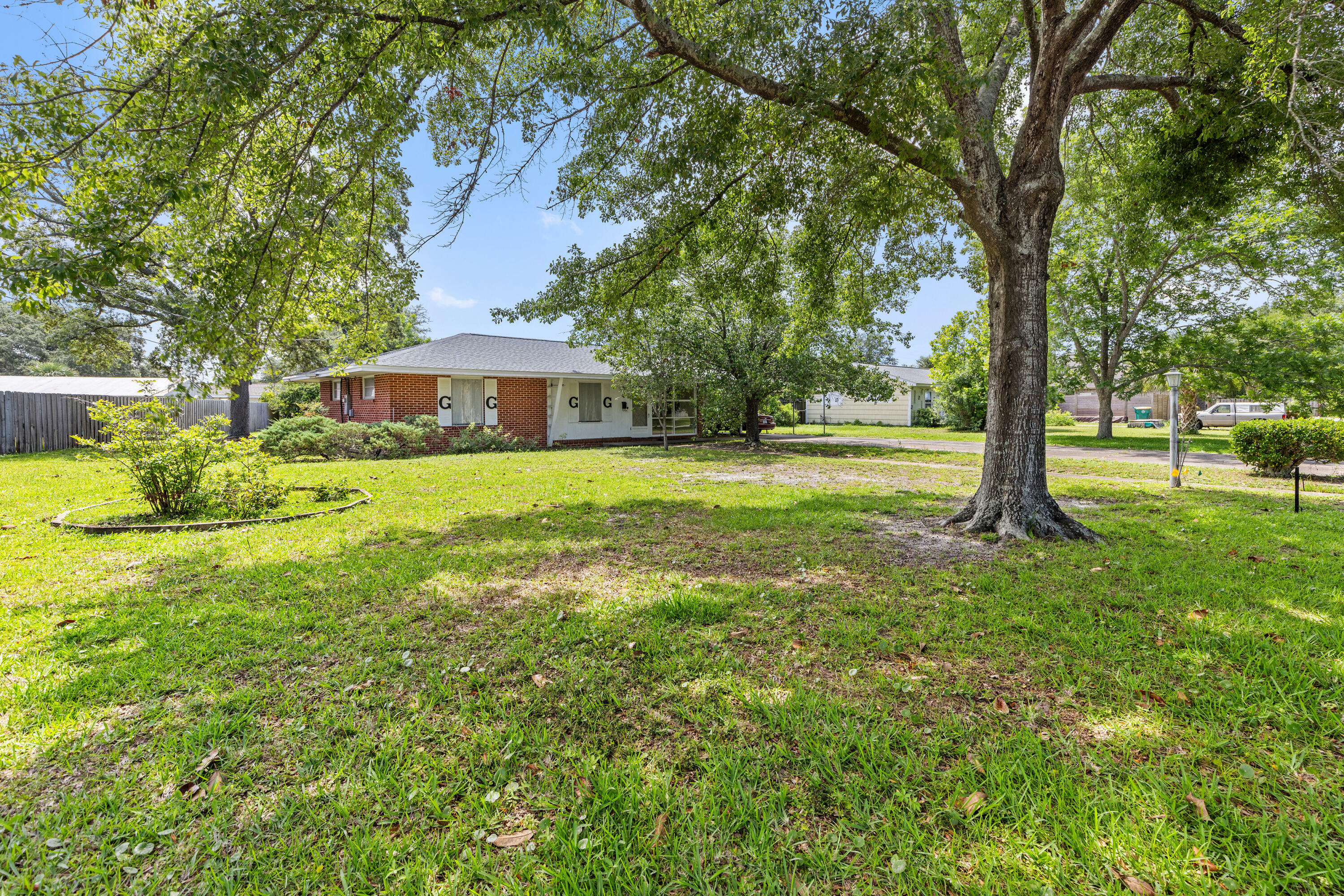 Property Photo: 19 Stewart Circle FL 32547