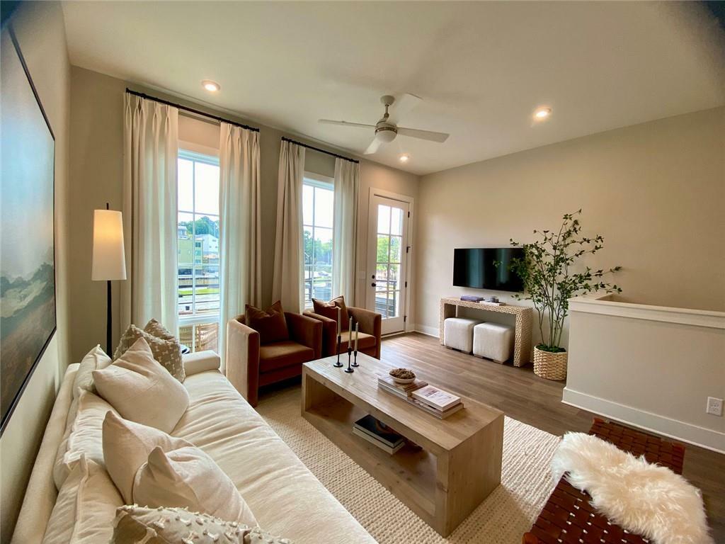 Property Photo: 1295 Longreen Terrace NW 9 GA 30318