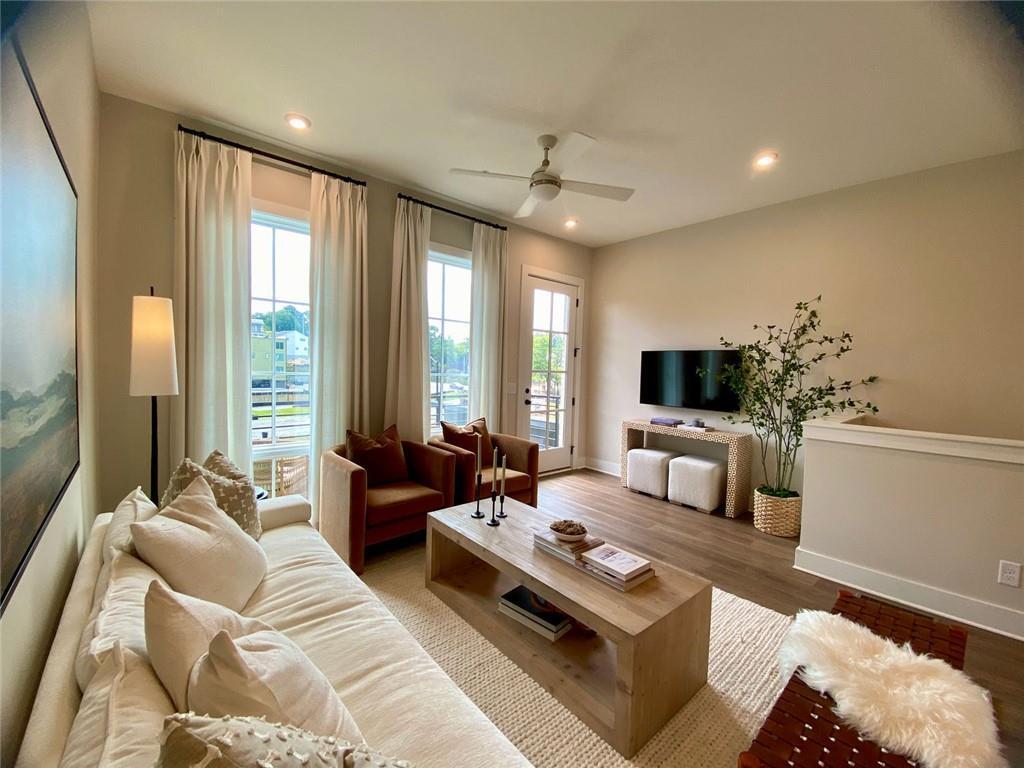 Property Photo: 1295 Longreen Terrace NW 9 GA 30318