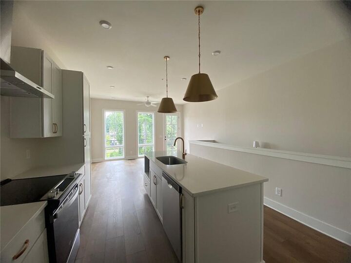 Property Photo:  1295 Longreen Terrace NW 9  GA 30318 