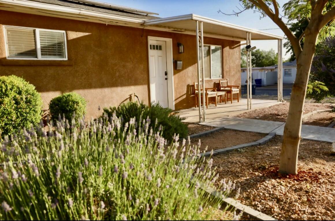 Property Photo: 9002 Phoenix Avenue NE NM 87112