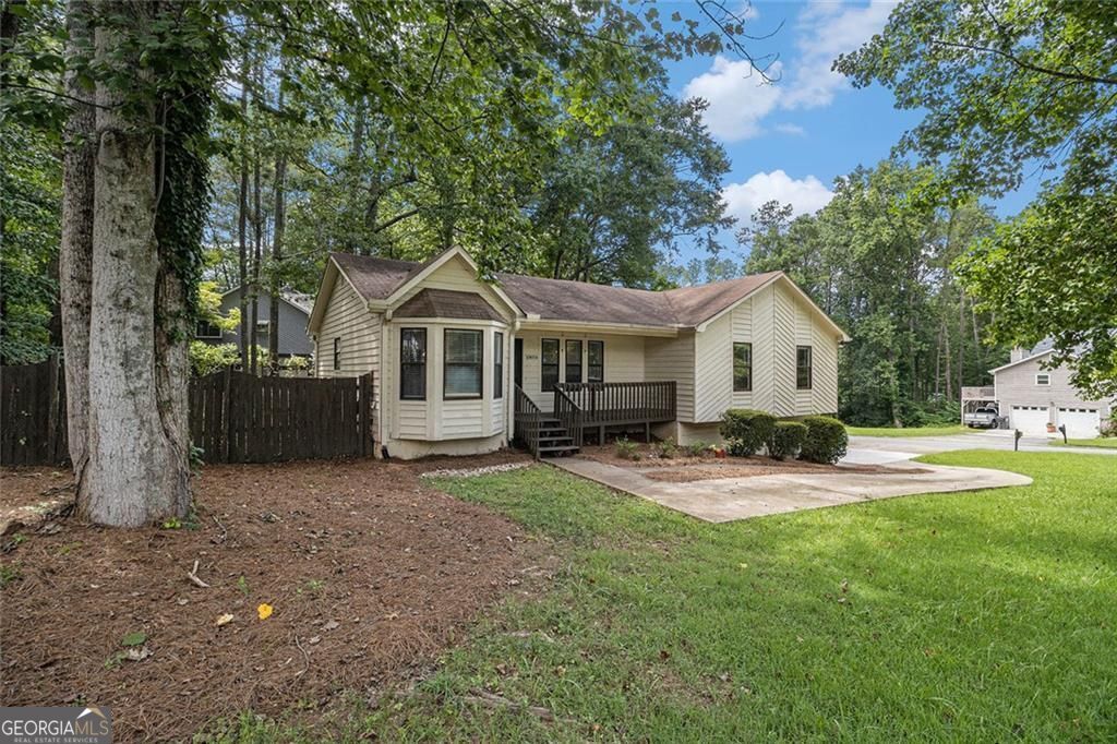 Property Photo: 647 Sunshine Trace NW GA 30102