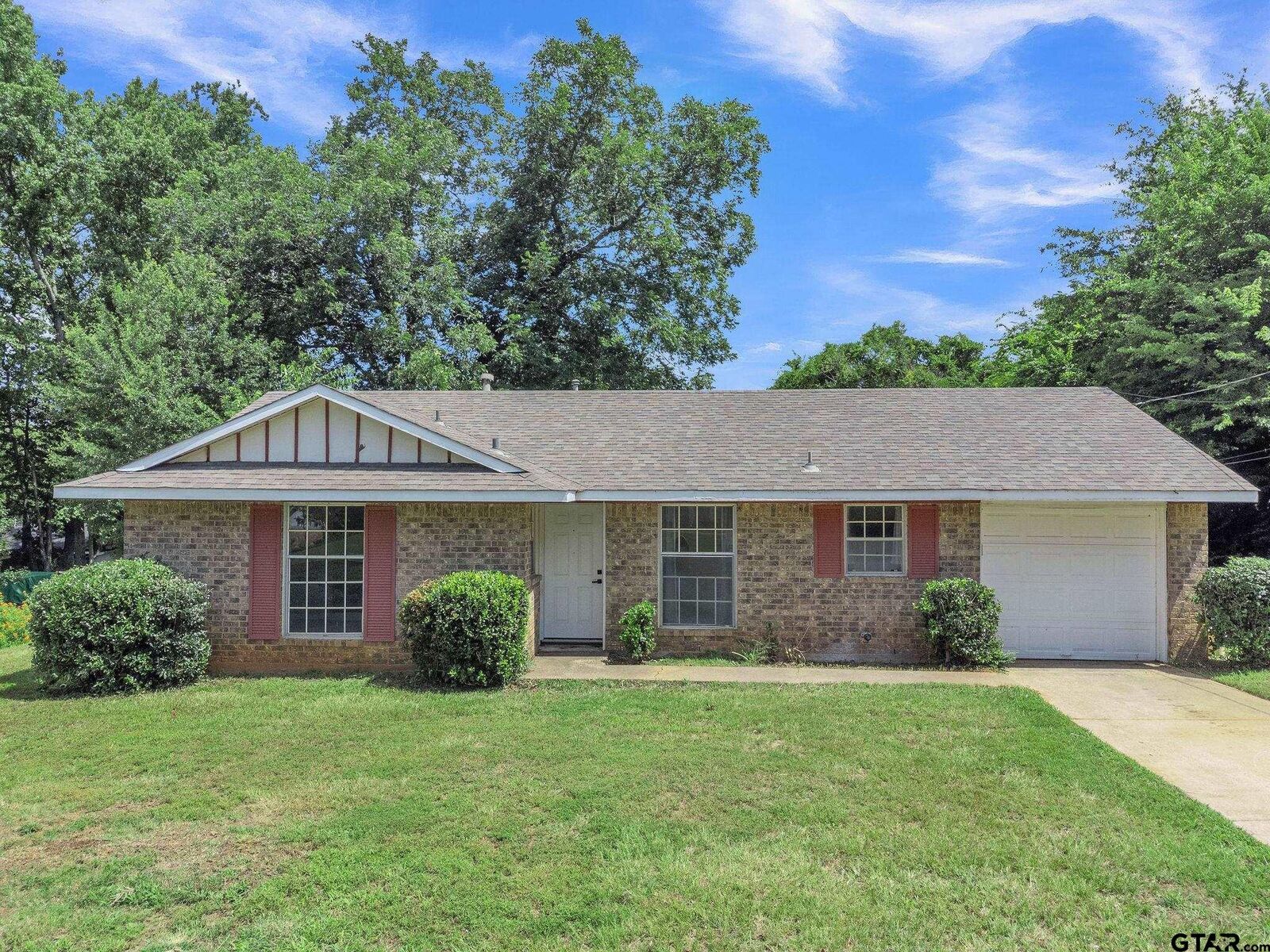 Property Photo: 1523 Austin Dr. TX 75701