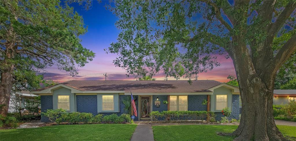 Property Photo:  5439 Loch Lomond Drive  TX 77096 