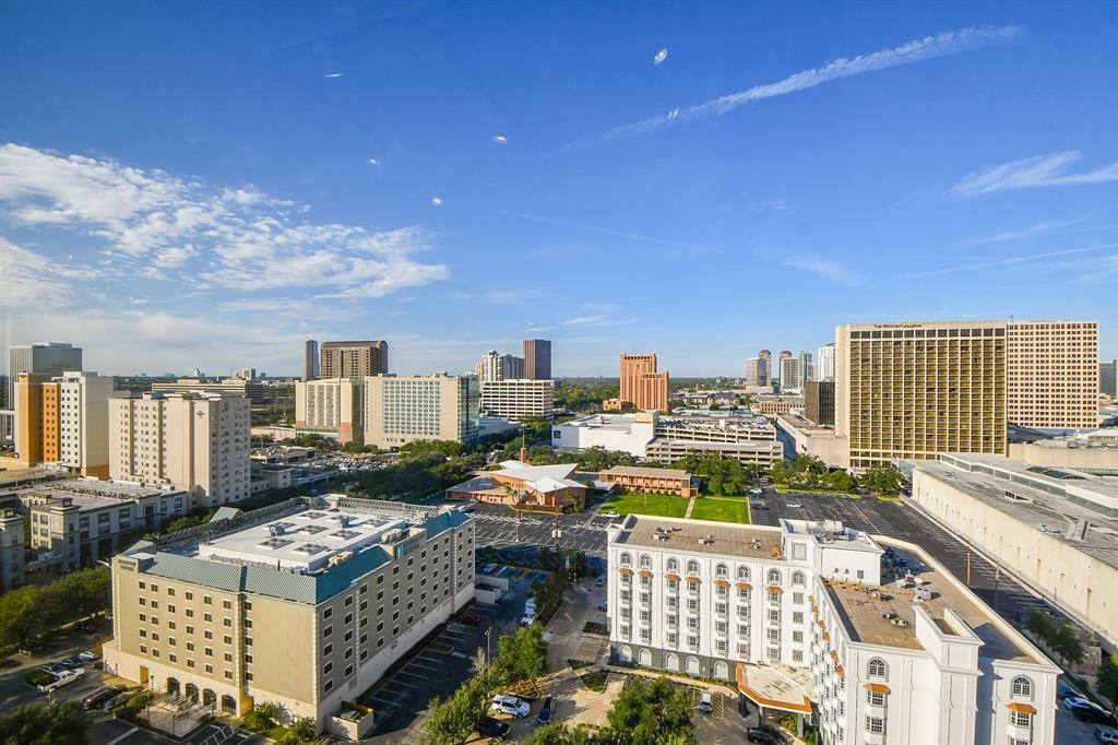 Property Photo: 5150 Hidalgo Street 1704 TX 77056