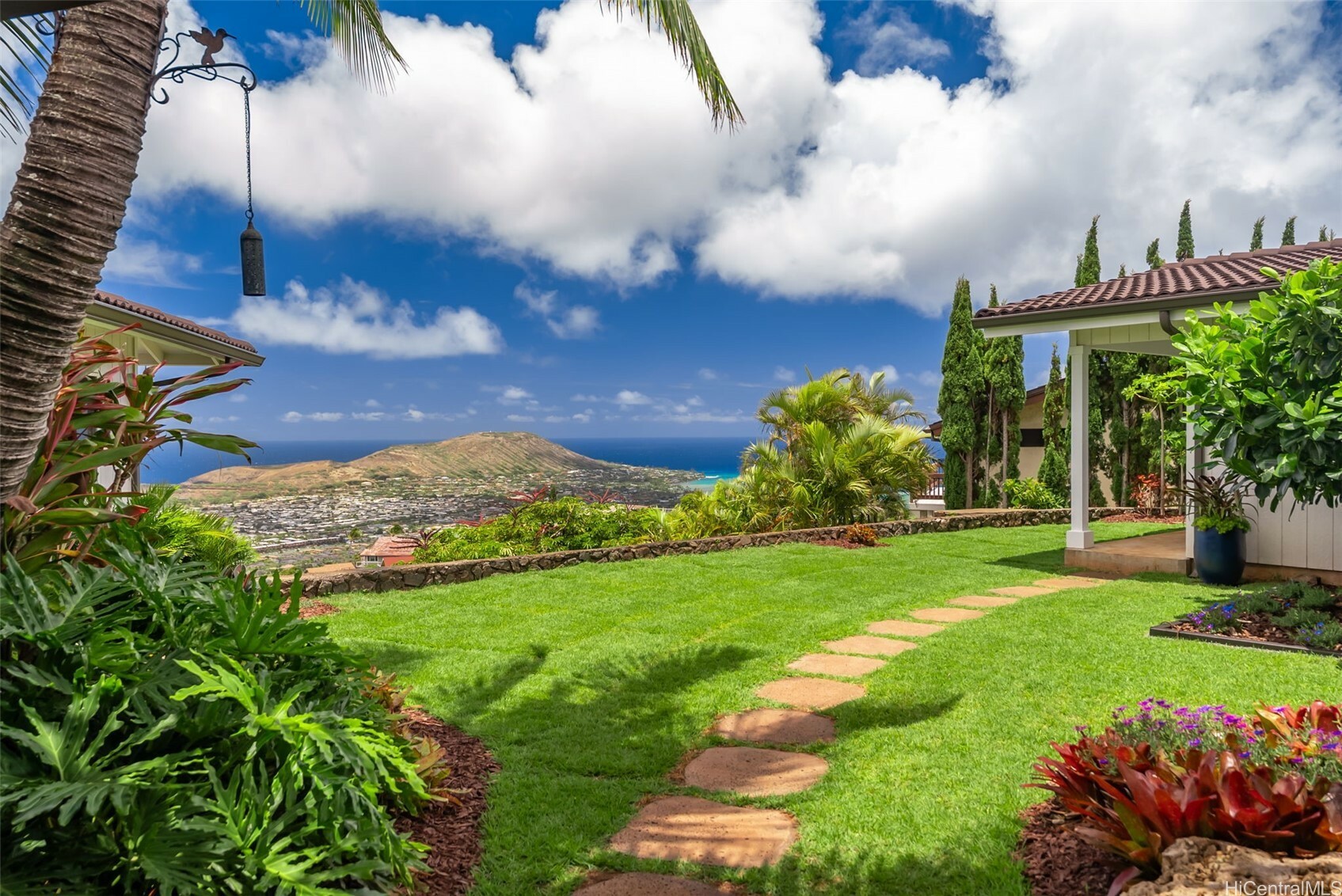 1034 Kaumoku Street  Honolulu HI 96825 photo
