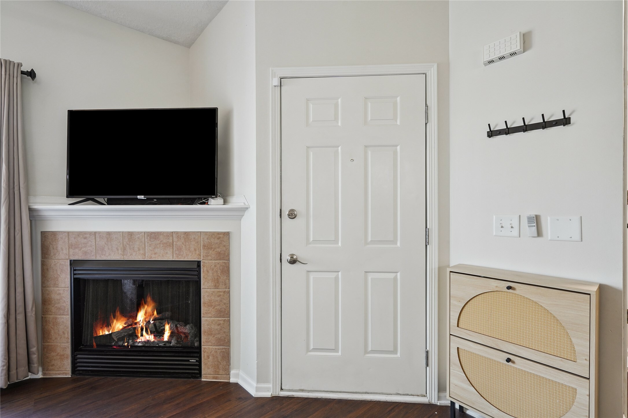 Property Photo: 1160 NE 8th Lane IA 50021