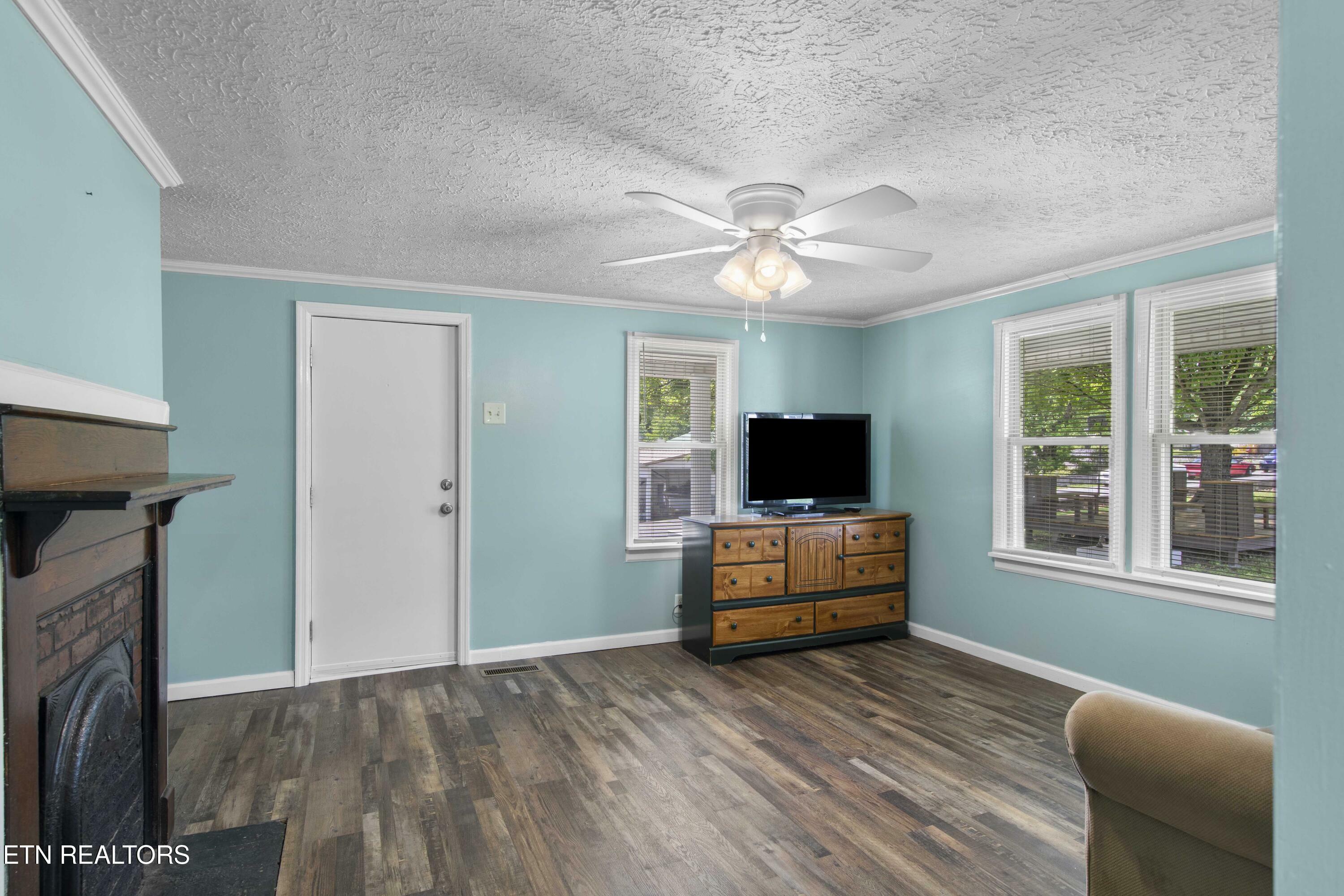 Property Photo: 204 Queener St TN 37757