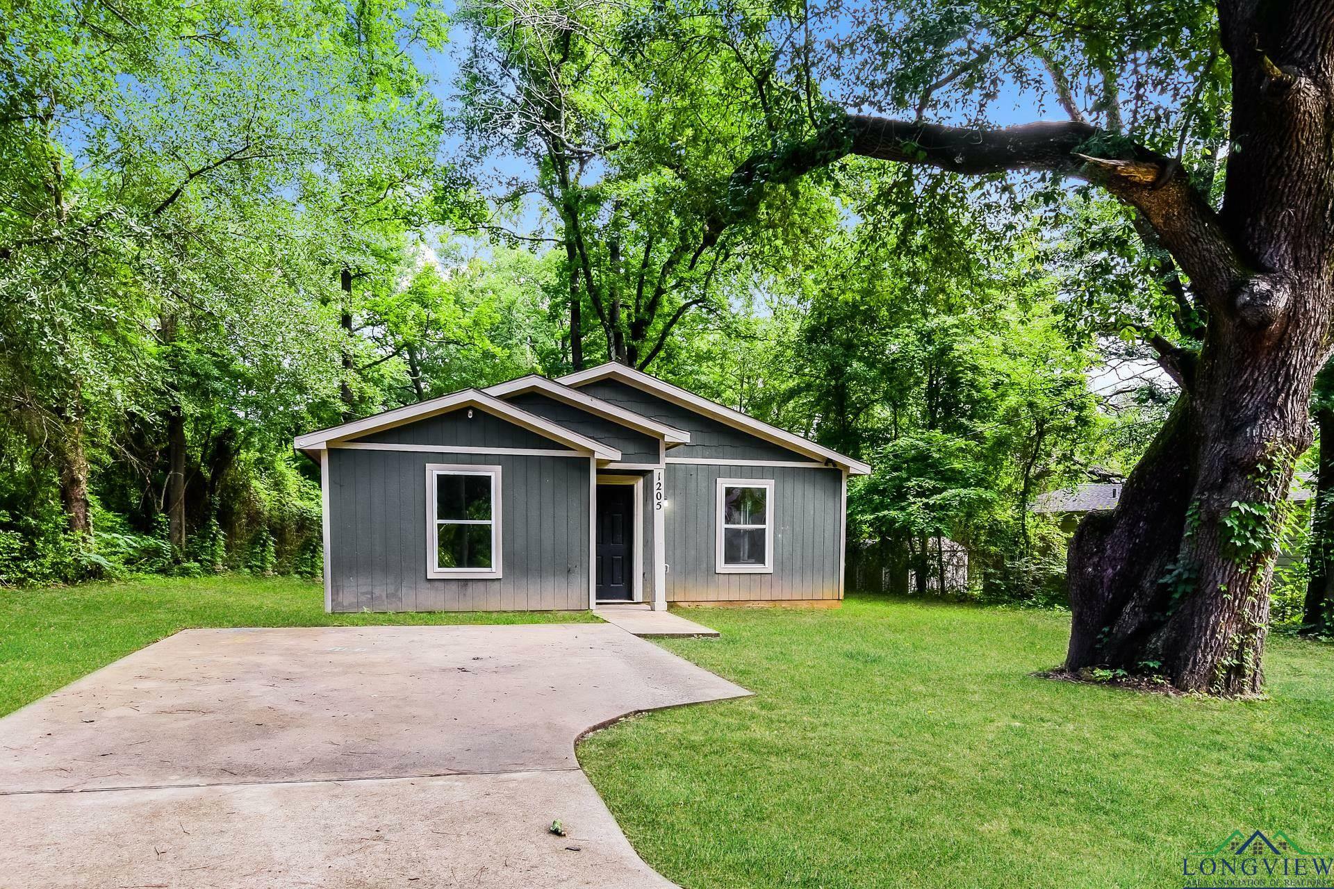 Property Photo: 1205 Booker Street TX 75602