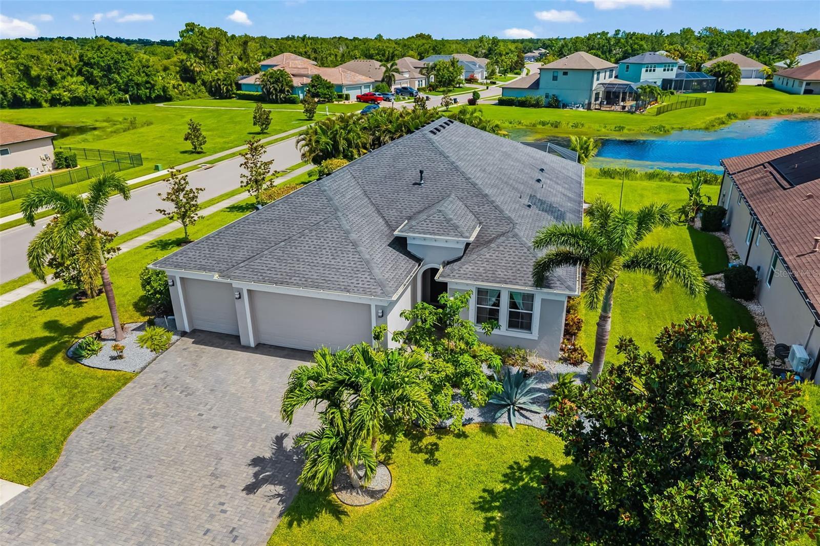 Property Photo: 650 Rosemary Circle FL 34212